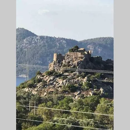 Selimiye'De Bir Doenuem Arazi Icinde Muestakil Keyif Evi. Villa