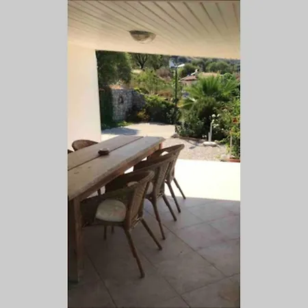 Selimiye’de bir dönüm arazi içinde müstakil keyif evi. Villa *