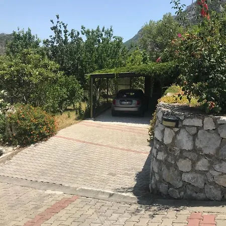 Villa Selimiye’de bir dönüm arazi içinde müstakil keyif evi. Marmaris