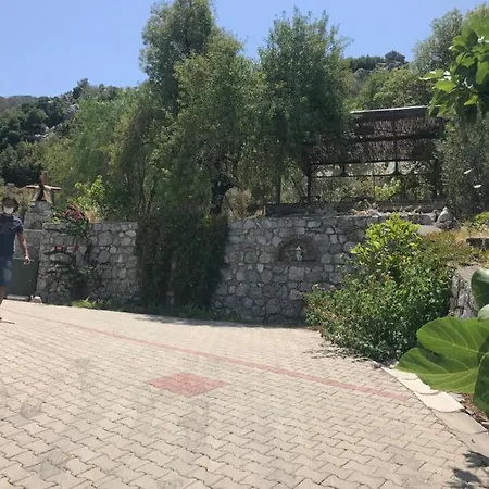 Selimiye’de bir dönüm arazi içinde müstakil keyif evi. * Marmaris