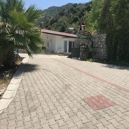 Selimiye’de bir dönüm arazi içinde müstakil keyif evi. * Marmaris